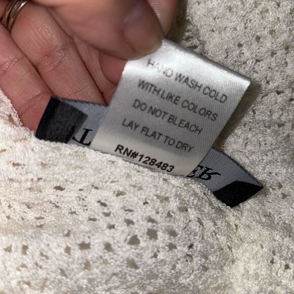 New Together Apparel Crocheted Open Weave Lace-Up Back V-Neck Sweater‎ Cream S/M - Picture 14 of 14